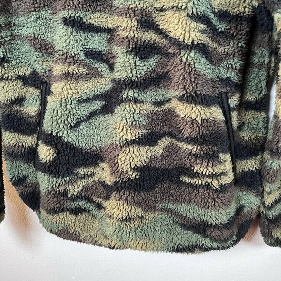 Fuda Women’s Green Camo Sherpa Size M Long Sleeve 1/4 Zip Fuzzy Jacket - Picture 4 of 9
